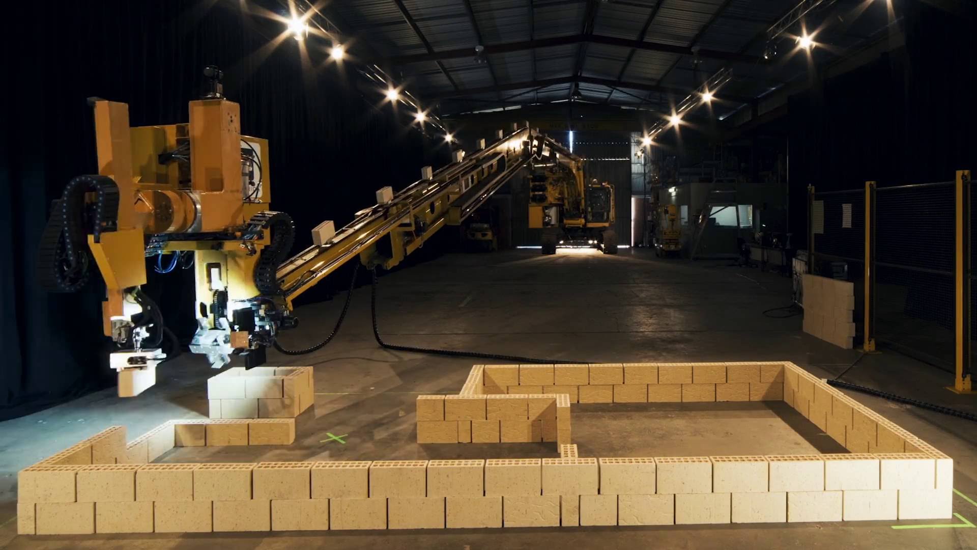 Fastbrick Robotics показали в деле нового робота-каменщика