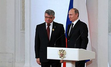 Российский режиссер Сокуров попросил Путина освободить Сенцова