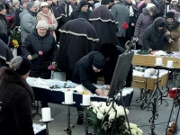 В Одессе прощаются с многодетной семьей, погибшей на пожаре(фото)
