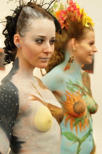 Czech Body Painting Art Public Nudity 2 [Body Painting,Art] [2000*1333, 203]