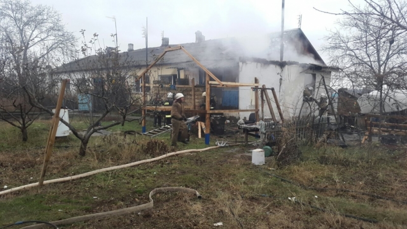 В Симферополе на пожаре спасли двоих маленьких детей [фото]