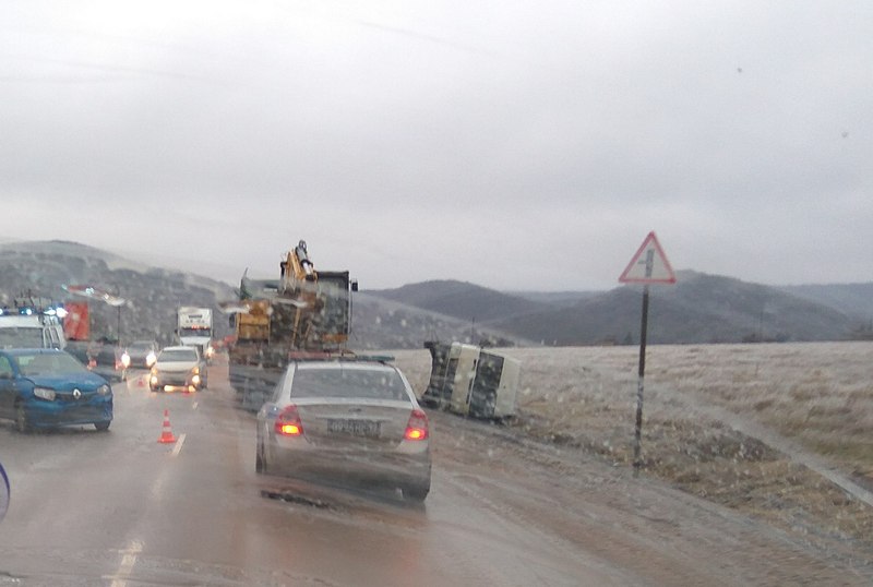 В Крыму – снова пробки и аварии из-за гололедицы на дорогах [фото]